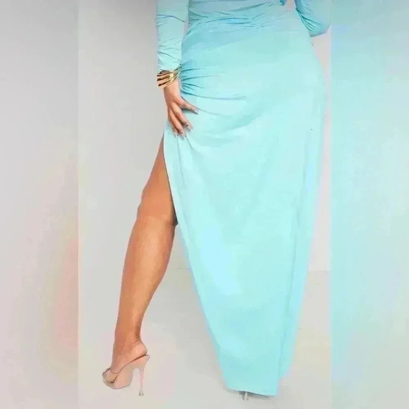 PrettyLittleThings Blue Twist Detail Soft Feel Skirt Beach Cover Up Size S - Picture 7 of 10